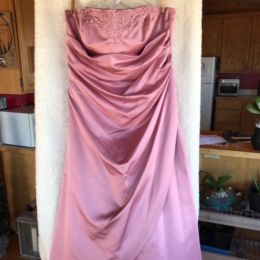 David’s Bridal dress in GREAT CONDITION